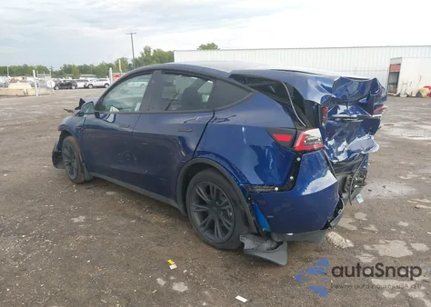2024 Tesla Model Y Long Range Dual Motor All-Wheel Drive z USA, uszkodzony, nr VIN 7SAYGDEE9RF169056